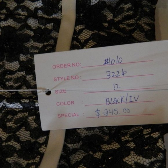 Dress - Picture 3 of 3